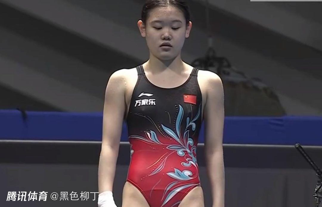 他看着杜海清，带着尊重的开口说道：杜阿姨，这段时间让您和您女儿待在这里，又不允许您对外联系，实在是有些抱歉。
